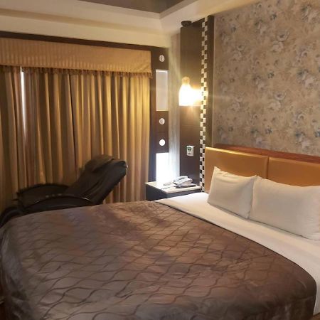 Chateau Motel Гаосюн Екстер'єр фото